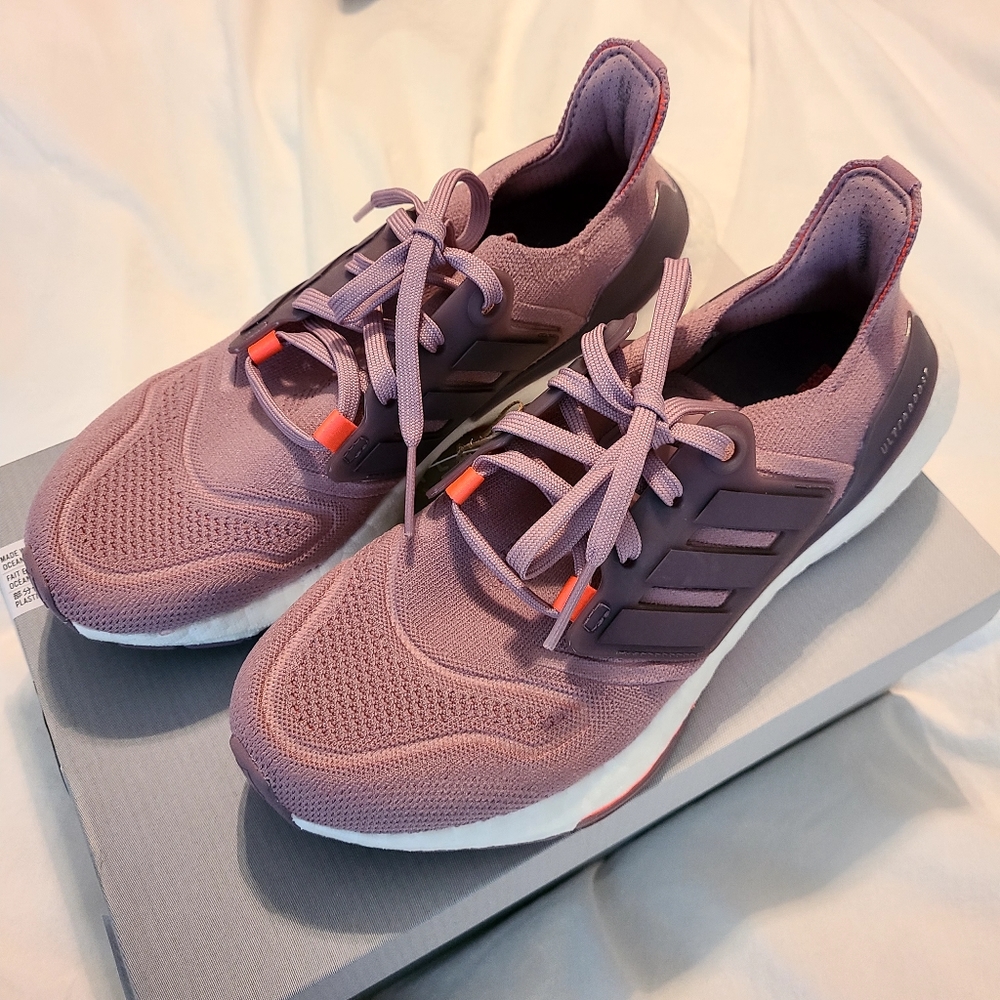 Adidas ULTRABOOST 22 SHOES Magic Mauve /Legacy Purple/Turbo Size 6.5 NWT